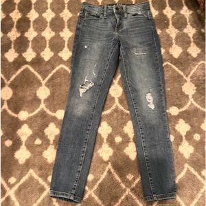 Universal ladies high rise skinny distressed jeans. Size 25